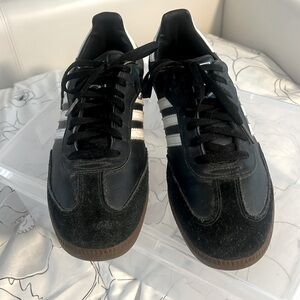 men's size 10 very good worn a few times adidas black samba classic sneakers